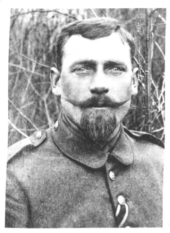 Er folgte seines obersten Kriegsherrn Ruf zu den Waffen am 04.08.1914. - Kratzer_Johann